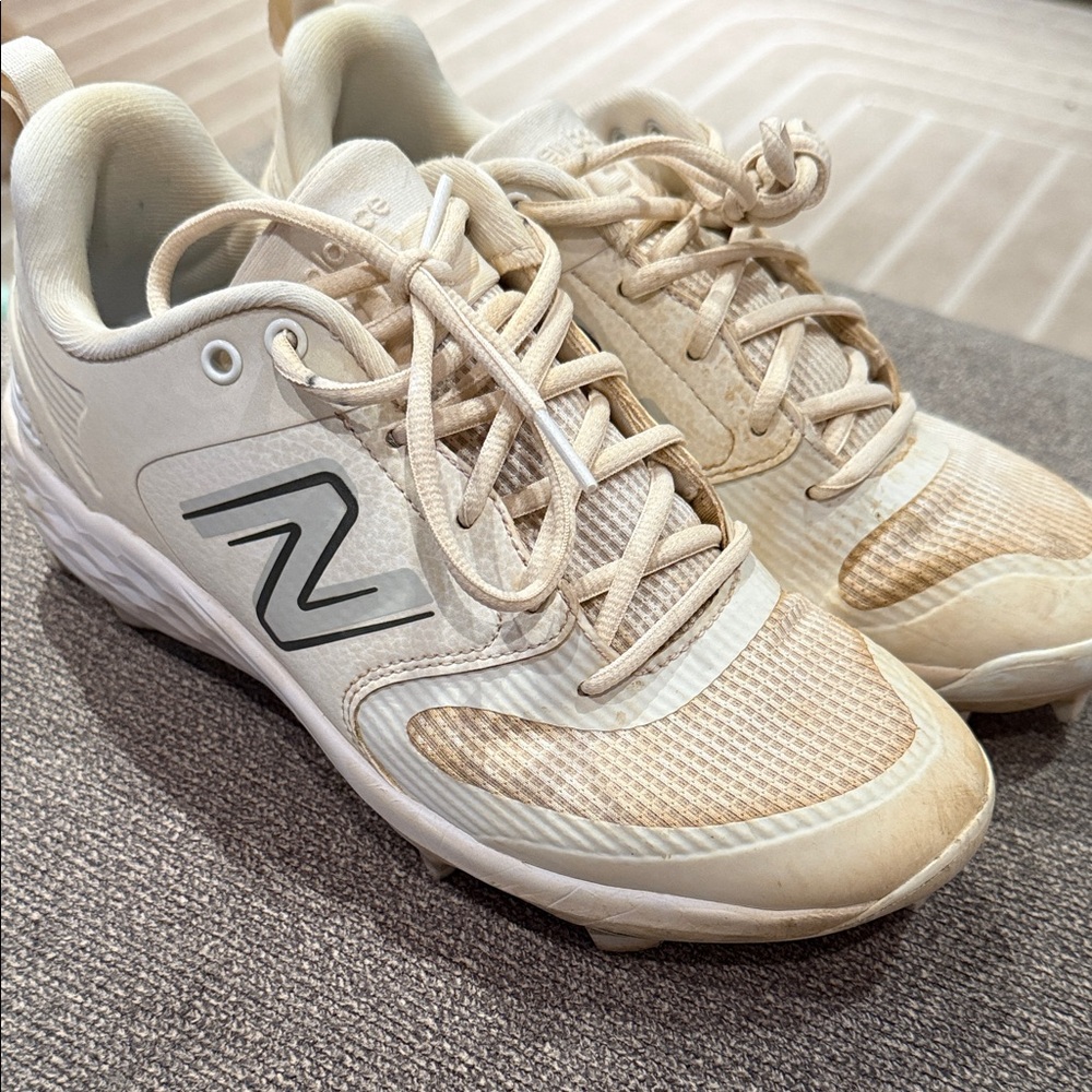 New Balance baseball cleats